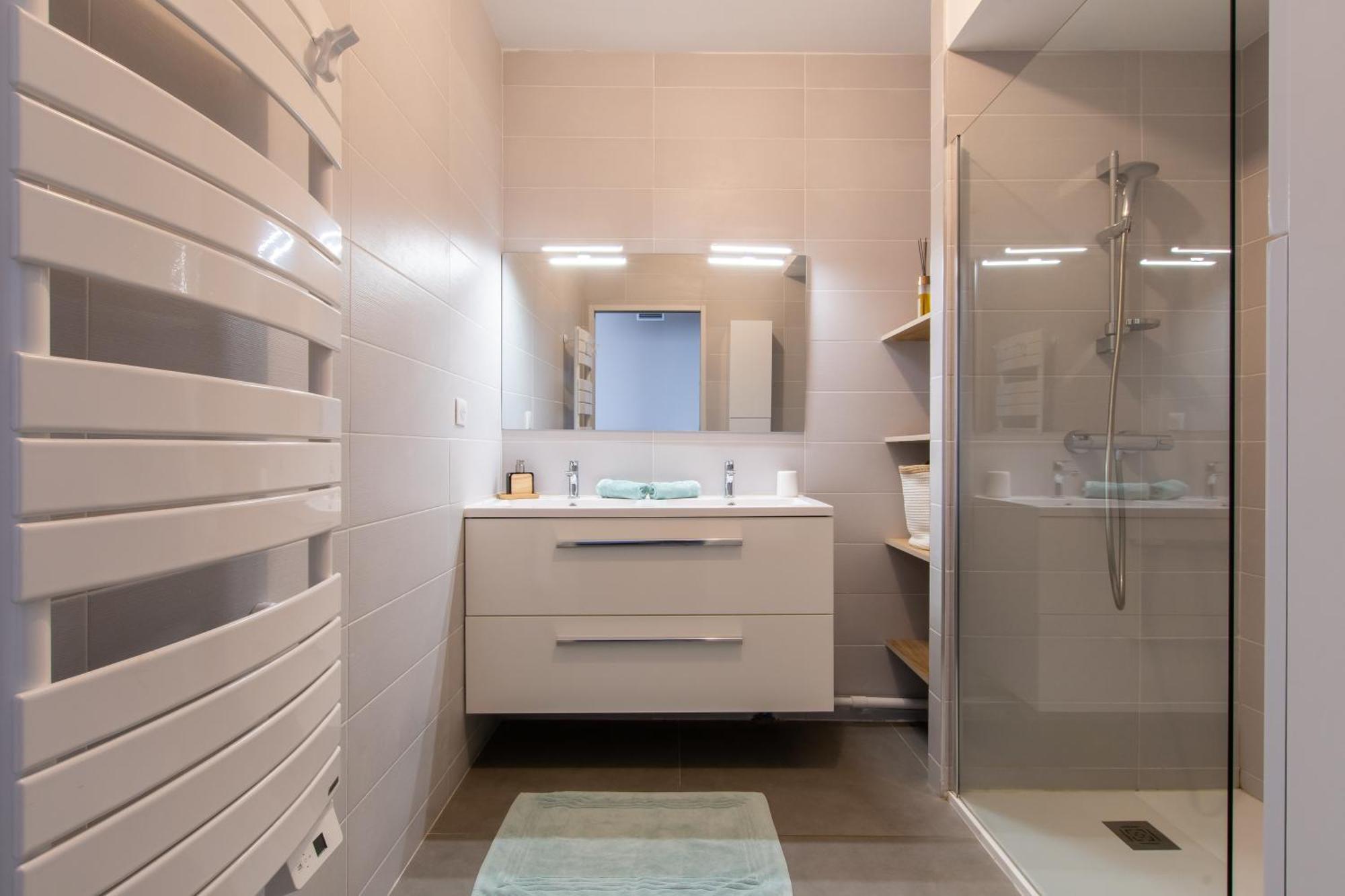 Luxury Mind Vue Exceptionnelle Pied Dans L'Eau Parkings Prives 2 Places Climatisation Hyper Centre Logement D'Exception لا غراند موت المظهر الخارجي الصورة