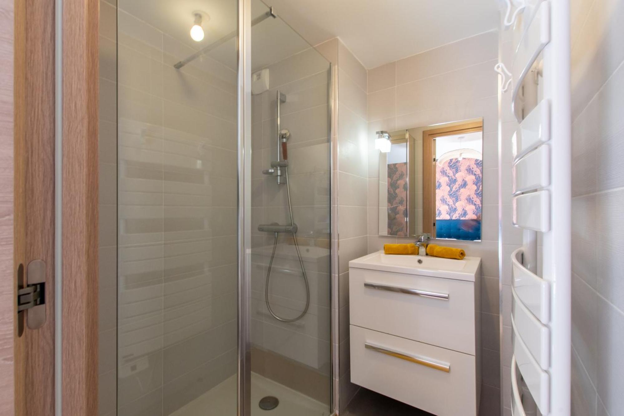 Luxury Mind Vue Exceptionnelle Pied Dans L'Eau Parkings Prives 2 Places Climatisation Hyper Centre Logement D'Exception لا غراند موت المظهر الخارجي الصورة